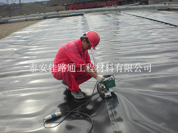 如何順利有效進行魚塘防滲膜的基層處理工作? 如何順利有效進行魚塘防滲膜的基層處理工作?