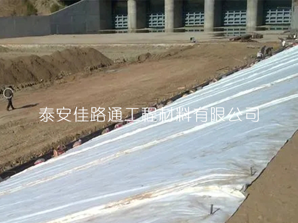 養殖防滲膜的隔熱與隔聲作用值得關注 養殖防滲膜的隔熱與隔聲作用值得關注