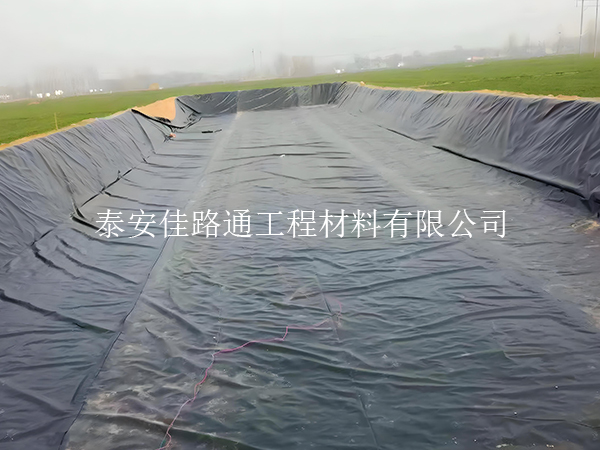 合理鋪設魚蝦養殖防滲膜可增強水質控制 合理鋪設魚蝦養殖防滲膜可增強水質控制