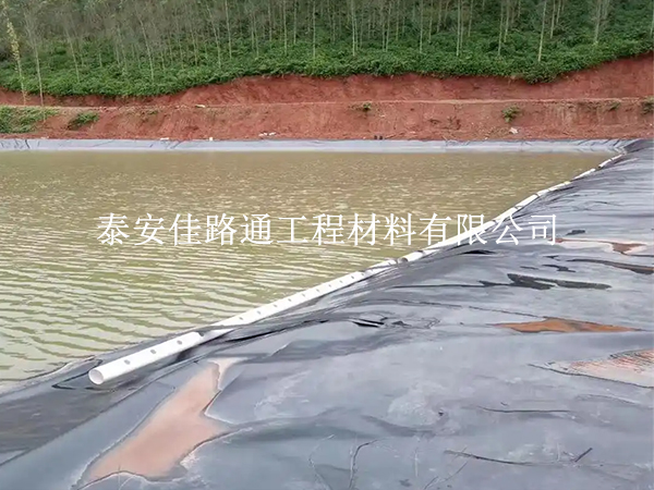 水產養殖防滲膜鋪設搭接細節技巧:打造高效持久的養殖環境 水產養殖防滲膜鋪設搭接細節技巧:打造高效持久的養殖環境