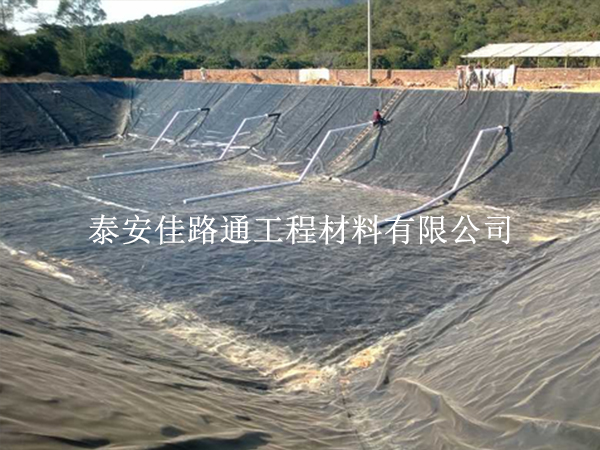 水產養殖防滲膜鋪設施工技巧:精準高效,守護養殖綠洲 水產養殖防滲膜鋪設施工技巧:精準高效,守護養殖綠洲