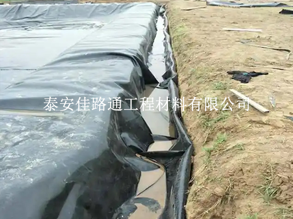 防滲土工膜邊界結(jié)合不滲漏！5 個(gè)技巧讓周邊銜接嚴(yán)絲合縫